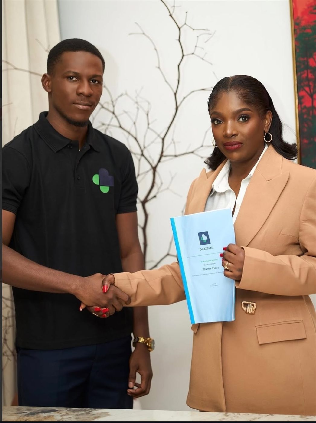 Dr Tolulope Ajidahun signing the brand ambassador agreement with Annie Idibia on behalf of Dokitami in Lagos, Nigeria